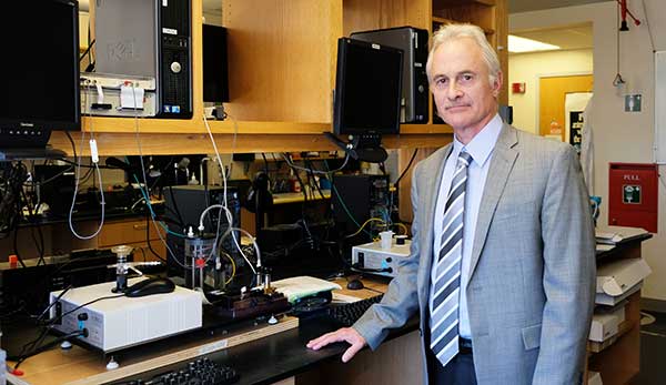 Bates_resize Dr. Bates in Lab