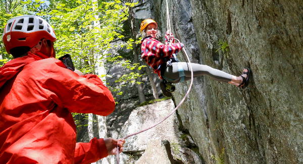 Wilderness Medicine group rappelling